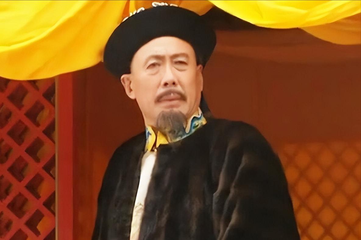 一个靠在权贵府上给人代笔起家的穷书生，没考过科举，没中过进士，却被皇帝亲手塞进了
