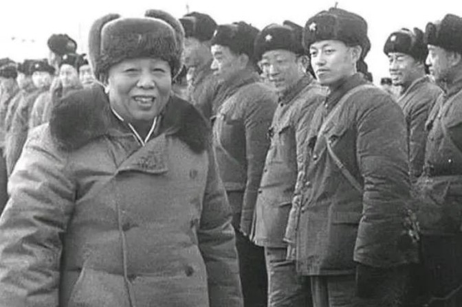 1948年，宋时轮司令乘车误闯入到敌营，谁知，敌军营长小声说：“我看你不像一般人