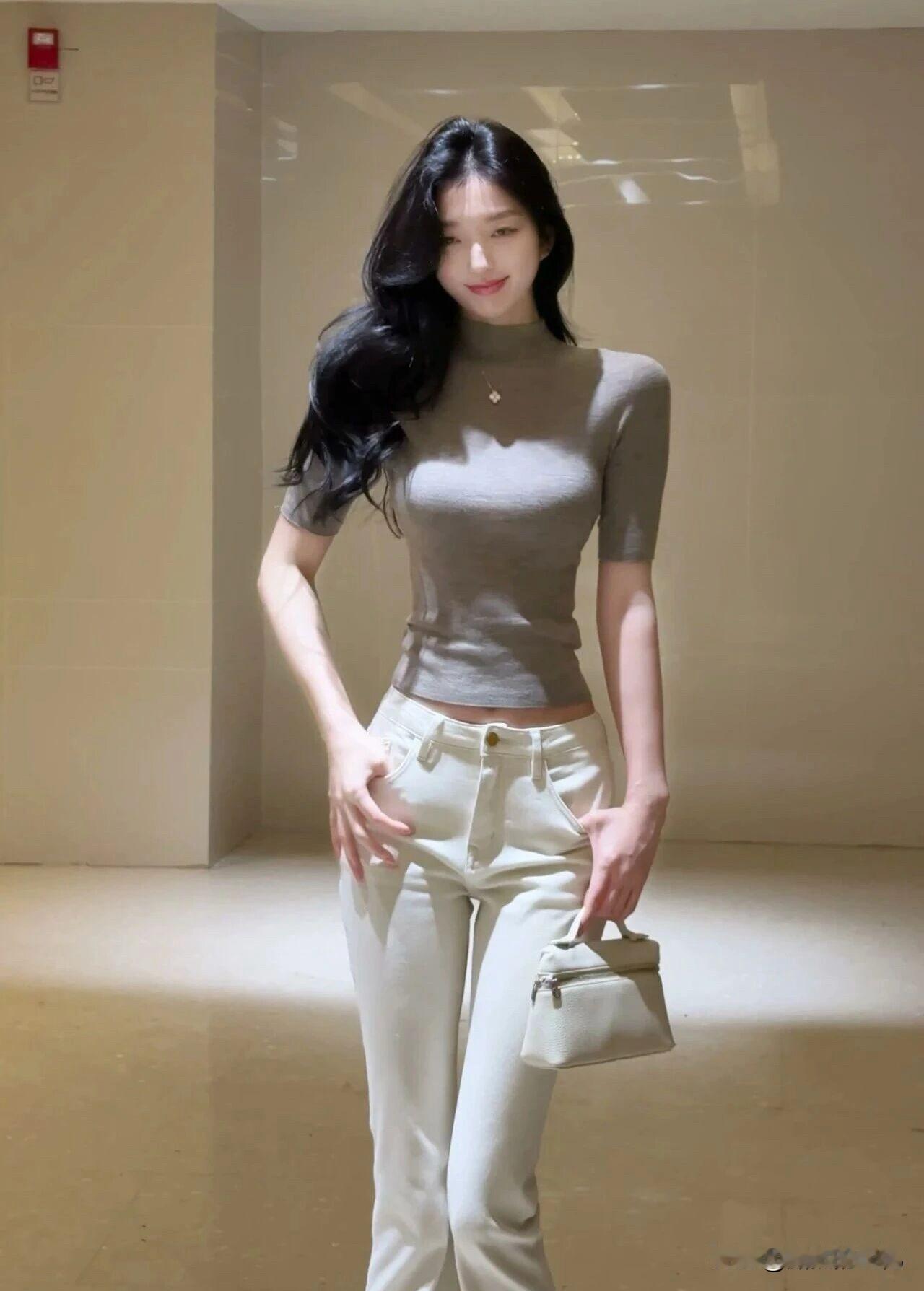 今日份ootd｜这套直接瘦成纸片人！[比心][比心][比心]逆形减肥阶梯式减