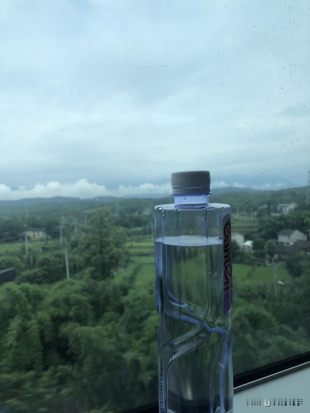 在线等，挺急的！！！！！！[祈祷]我正在高铁上，F座。旁边坐一男的四十多岁的