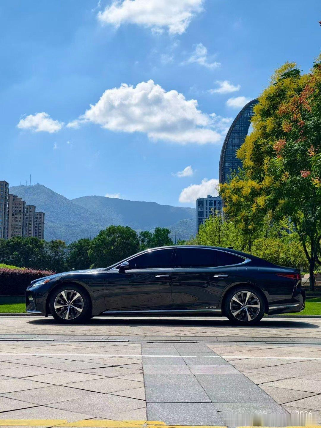 2023年上牌雷克萨斯LS500h一手车原版原漆实表11万公里刚过磨合期！成色里外9成新只要3x万可