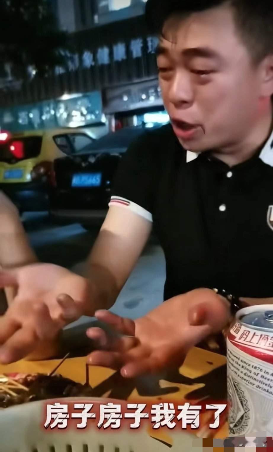 泸州花坛白骨案受害者吴艳平的儿子想起母亲在楼顶上风吹日晒了28年，心里就像刀绞一