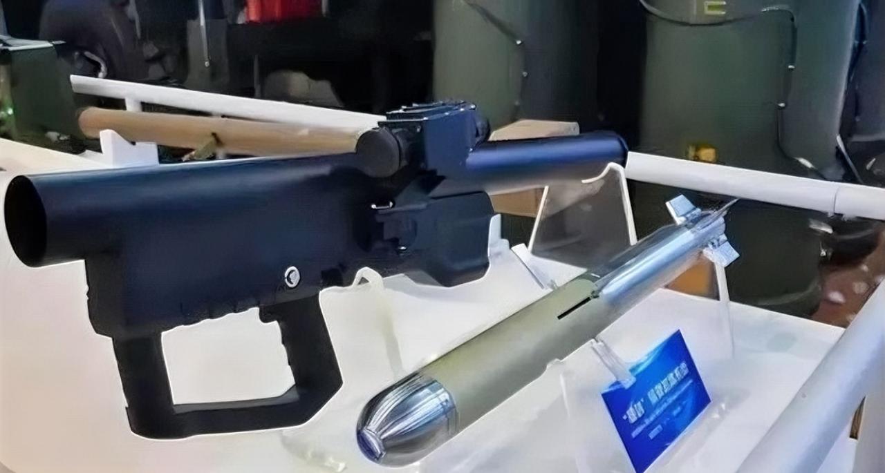 美军最恐惧的噩梦来了！中国“袖箭”导弹震惊全球，3万元一发重量不足4公斤，仅有黄