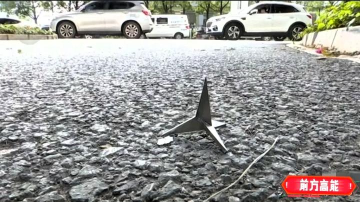为招揽修车生意沿路撒钉，牟利之举触犯法律底线！5月21日，昆明彩云北路掉头车