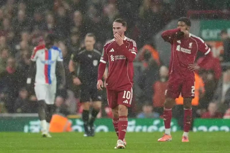 安菲尔德耻辱夜！利物浦0-3被水晶宫横扫，6万人怒喊“退钱”！斯洛特作死轮