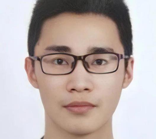 “营养不良引起的。”2020年，西安交大24岁研究生突发脑溢血去世，父亲为其收拾