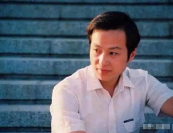 2009年，知名播音员罗京不幸离世，去世多年后，母亲得了阿尔茨海默病，没想到，妻