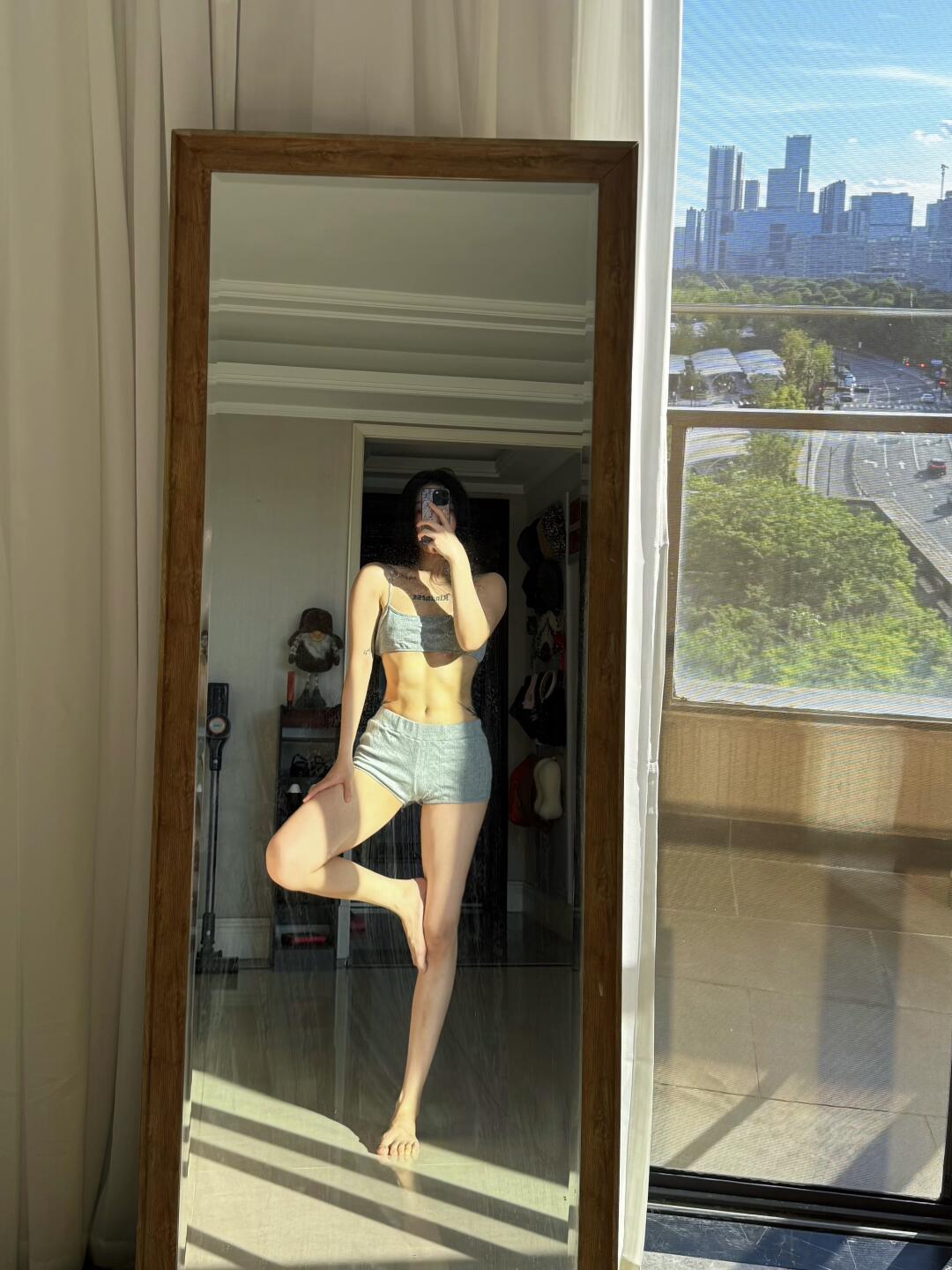 好喜欢自己这腹肌～健身女孩👧