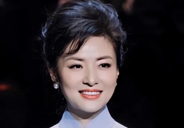 2002年，周涛下班回家，看见正在厨房里忙碌的丈夫姚宏，突然心生厌倦，平静地说：