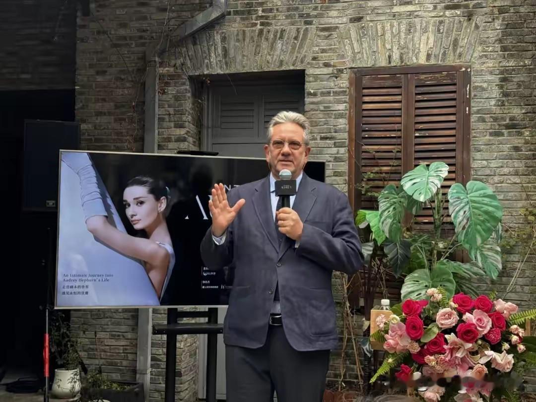 赫本的大儿子肖恩·赫本·费雷尔来到中国，举办关于母亲的活动。他是奥黛丽·赫本与第