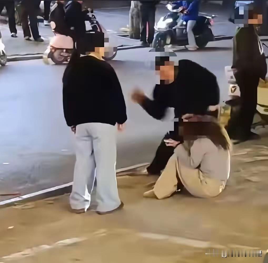 河南郏县这事儿真让人看不懂，平时豪横惯了？本来就是个电动车的小刮擦，说句对不