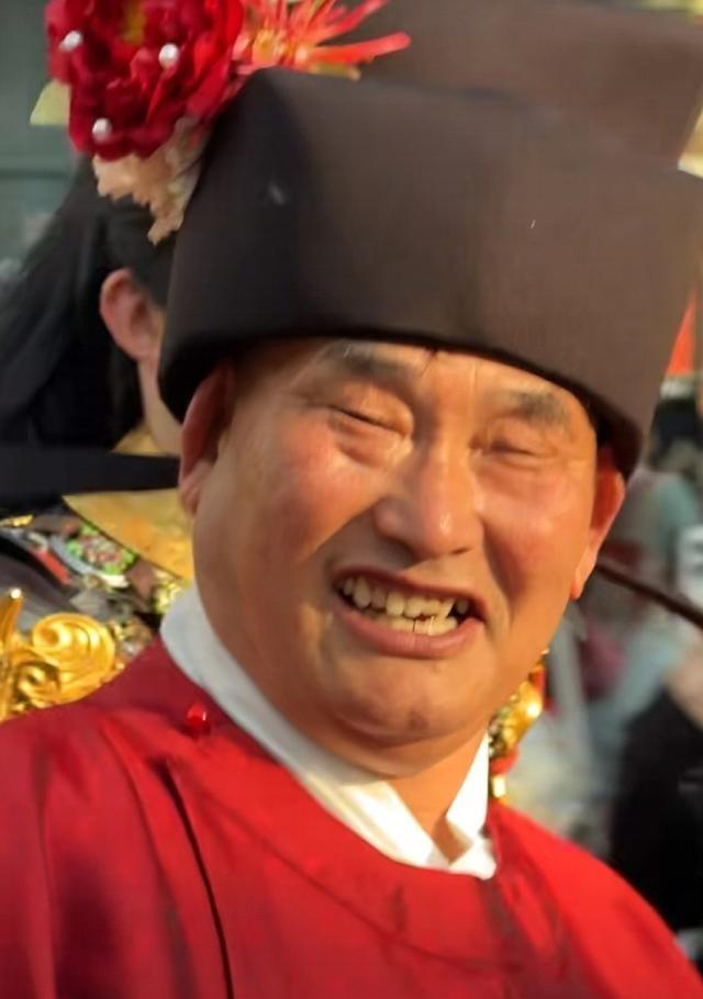 全中国都搞错了，朱之文最厉害的不是嗓子，而是他焊死在山东单县的那座院子。201