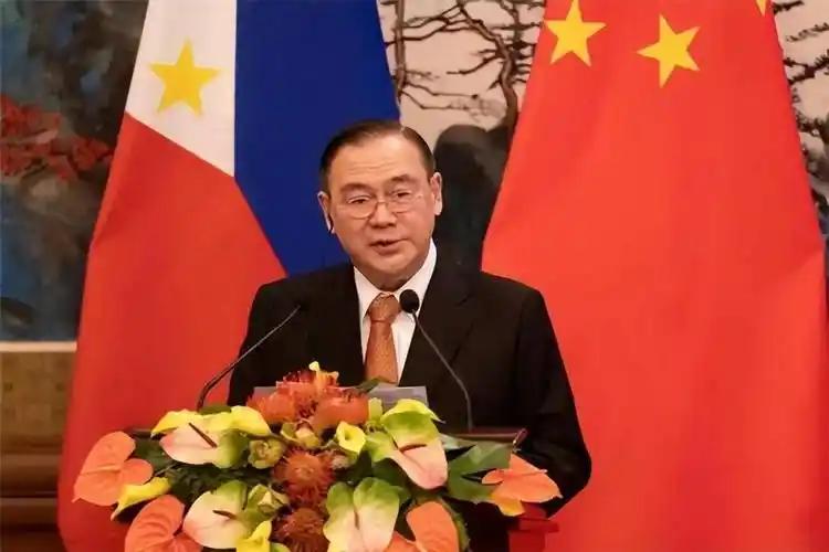 美国海军学院新闻网突然发文暴露了一个细节，全网看懵！原来从9月底开始，中菲在南海