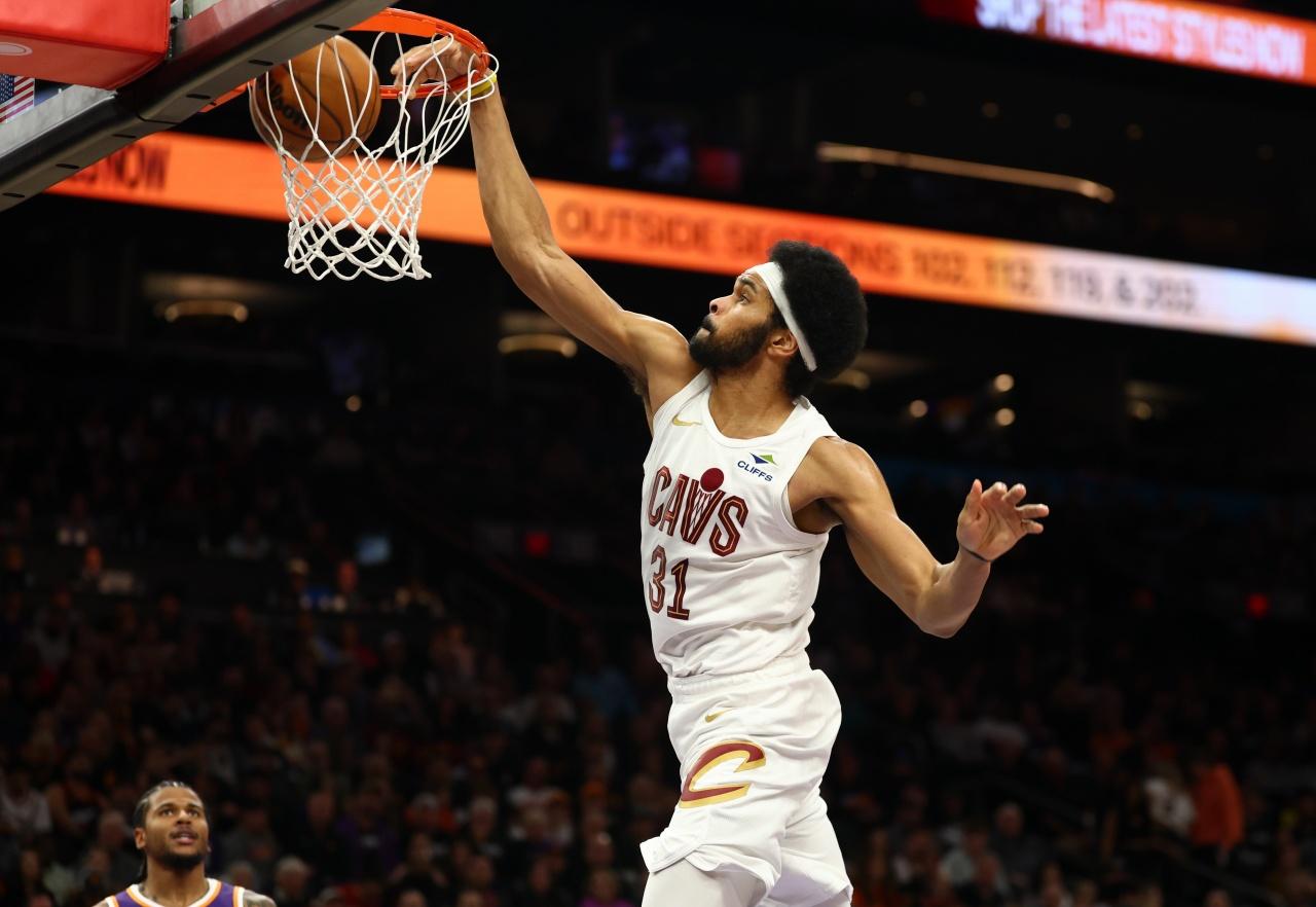 谈到哈登和阿伦，前NBA球员维拉纽瓦说：“骑士没付出什么就得到了哈登。阿伦就是一