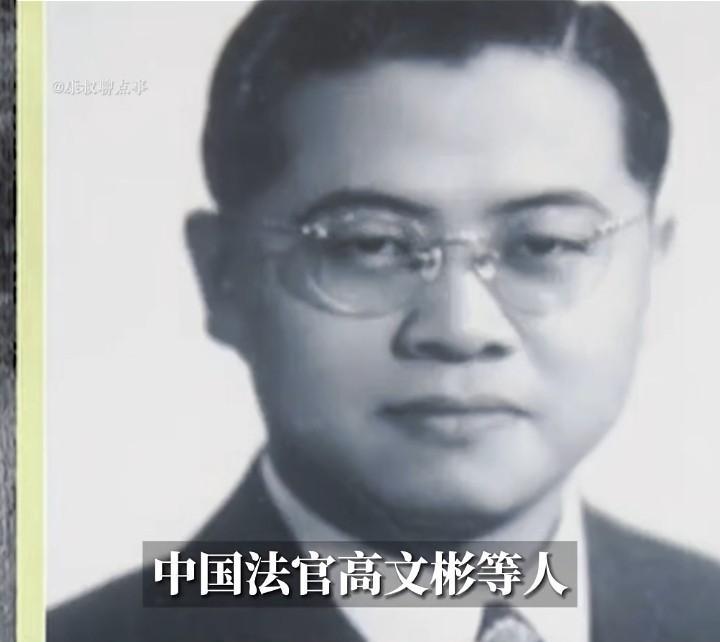 《南京照相馆》里有一个镜头让无数中国人默默攥紧了拳头，就是那一张“百人斩竞赛”图