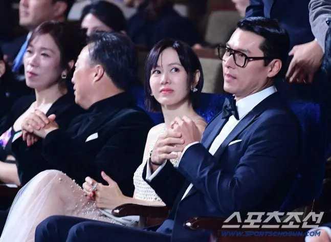 没有对比就没有伤害这一晃五年过去了岁月真的是一把杀猪刀在俩人身上留下了油腻