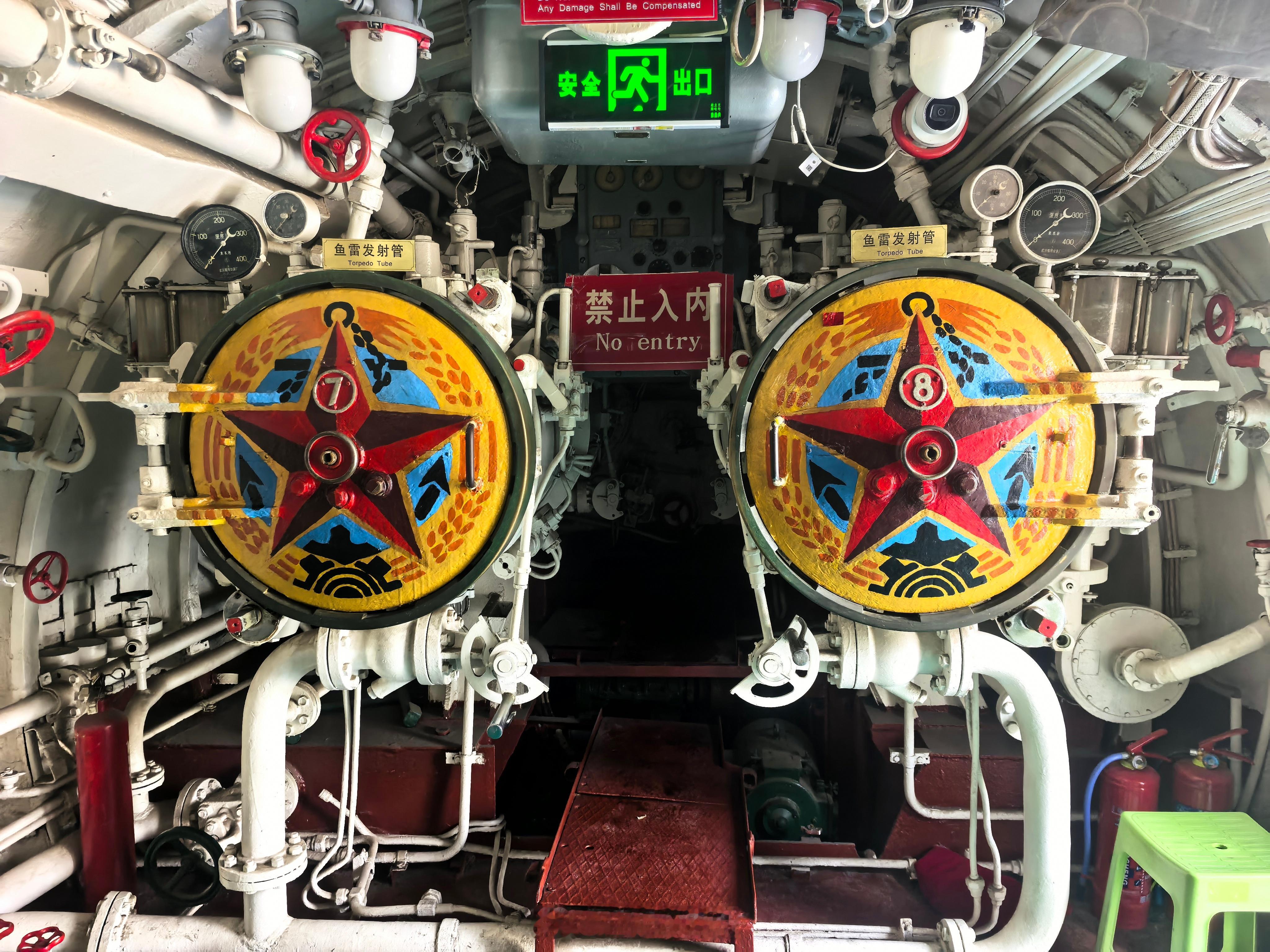 #旅顺口#！国产第一代033型常规鱼雷攻击潜艇，武汉造船厂建造，艇长76.6米，宽6.7米，高15.