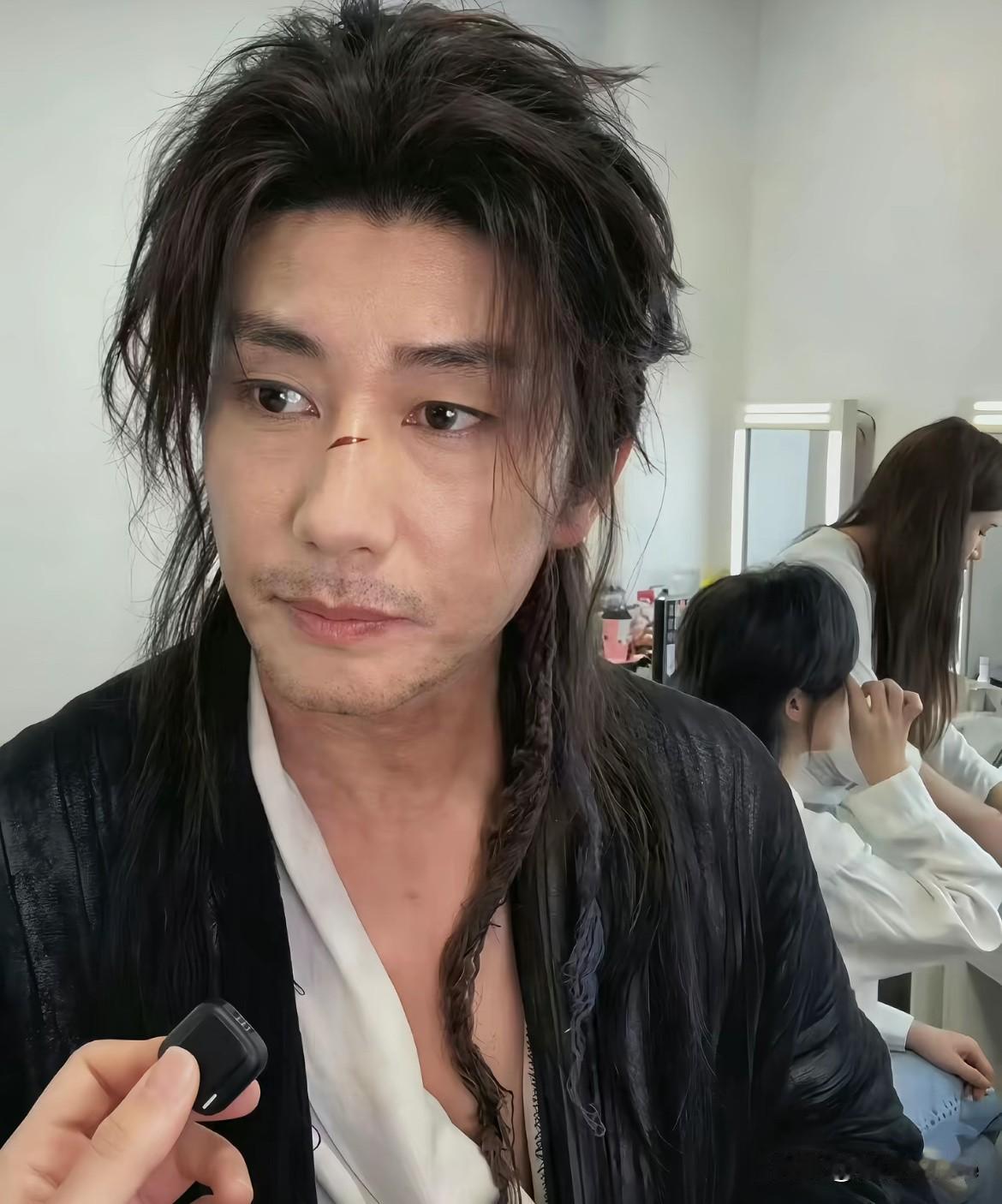 8月21日，赵露思爸爸古装扮相也太帅了！赵露思8月没进组，赵露思爸爸8月进组了