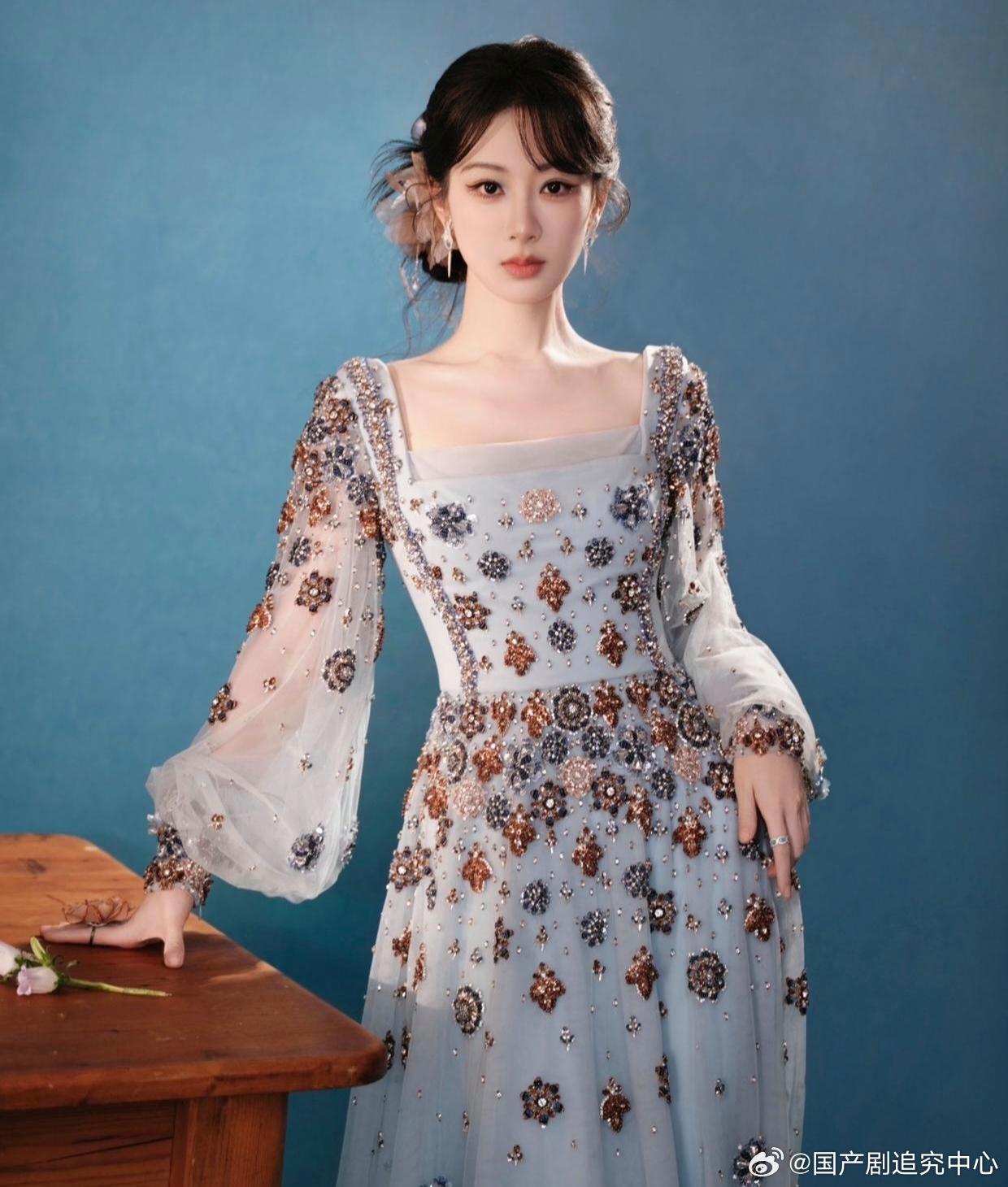 1.杨紫当初满心期待加盟旅行综艺，没想到节目里几位姐姐矛盾不断、摩擦频发。更巧