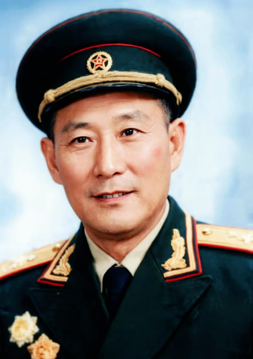 他本是国军连长，却率全连100余人起义，冲破围堵，三天三夜跋涉投奔八路军！此后他