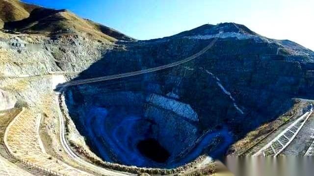 我跟你说个事儿，有个东西，年初6块钱一公斤，现在320块。美金。你猜是啥？不