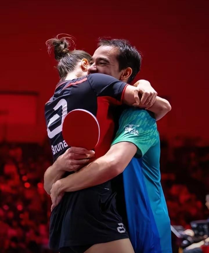 夫妻档真的自带buff！新加坡大满贯混双决赛，巴西雨果夫妇3-0干净利落战胜韩