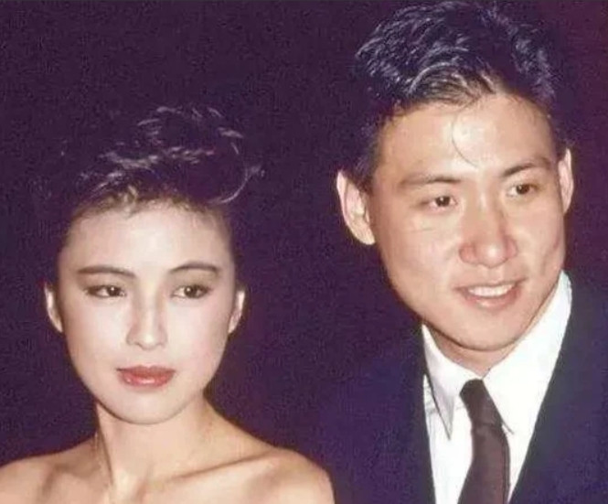 1988年，张学友第3张专辑销量惨淡，自此他自甘堕落、以酒买醉，相恋2年的女友罗