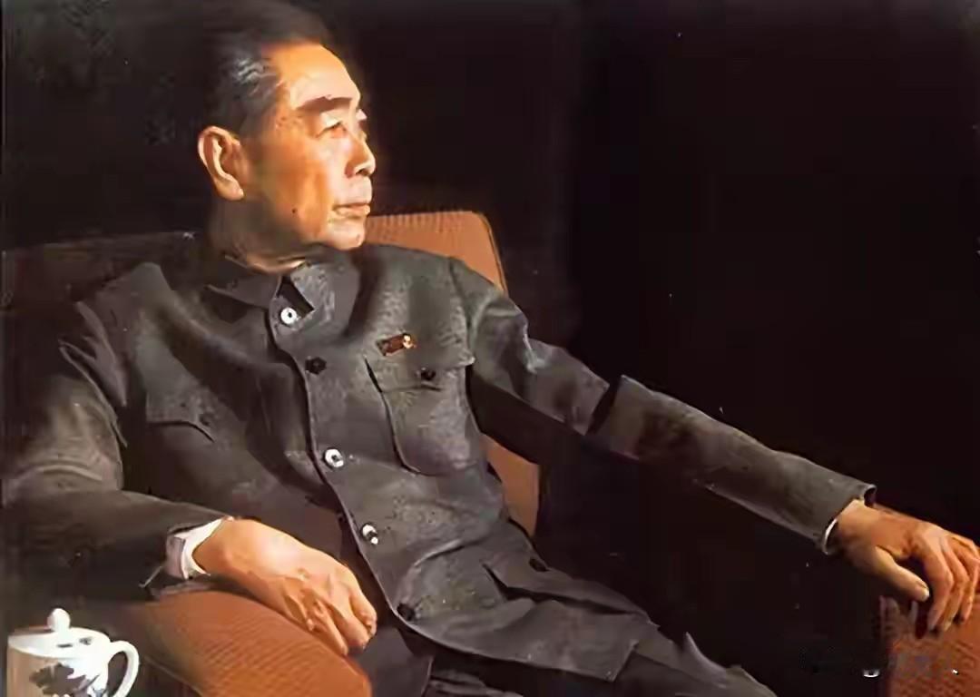 1954年，周恩来主动退出军委名单，看似失去军权，实则撑起国防大半江山19