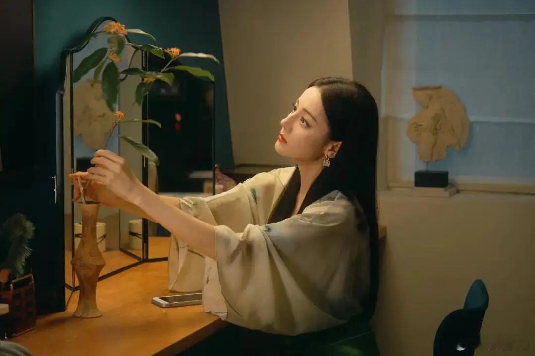 迪丽热巴和杨紫的差距，在新剧表现上确实凸显了。迪丽热巴新剧《枭起青壤》遭遇成绩危