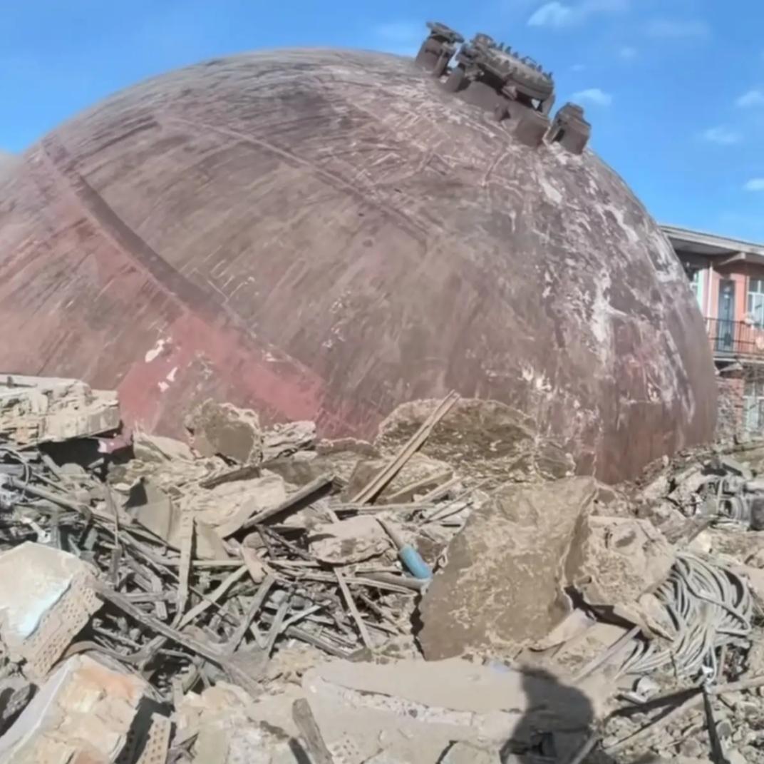 包钢此次爆炸为650m³饱和水、蒸汽球罐爆炸，而并非传统锅炉。安全检查不到位。