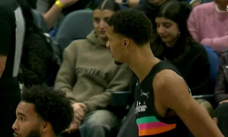 马刺从来没有打过如此富裕的仗！！！马刺恐怖6连胜！和西部第二掘金战绩持平了！