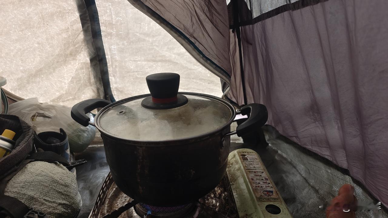 这次没走多远，经过好些露营地，基本都是一群人一起出来玩的。其实，我发觉有些人玩是