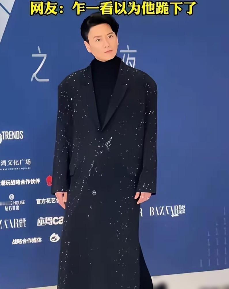 黄宗泽那身被全网群嘲的“大姨装”，竟然是他蓄谋已久的自黑。谁能想到，那对晃眼