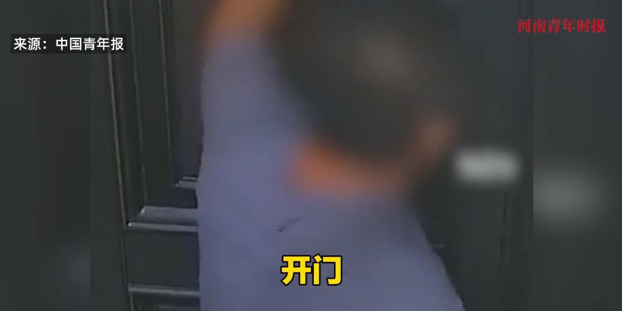“太可怕了！”8月11日，河北石家庄，一男子因为家里的冰箱坏了，于是便在网上找了