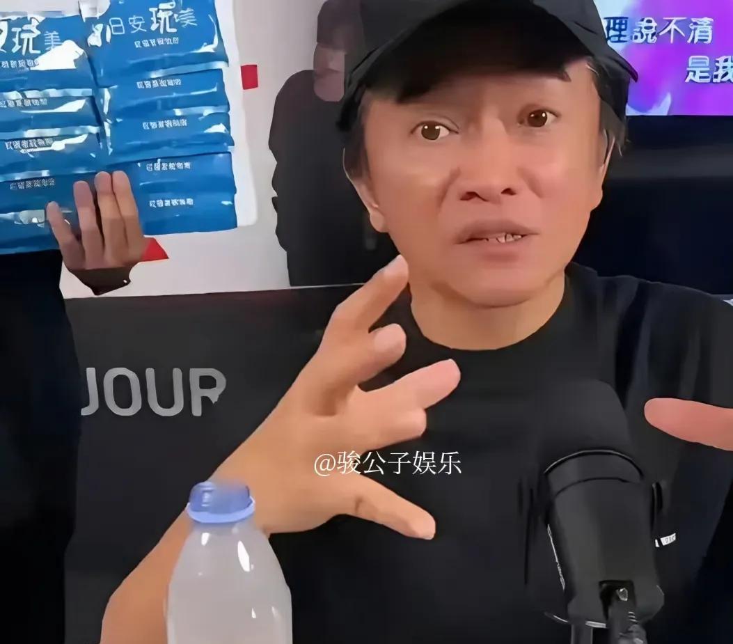 在最近的直播中，吴宗宪为汪小菲发声，表达了客观的看法。他提到：“小菲即将举行婚礼