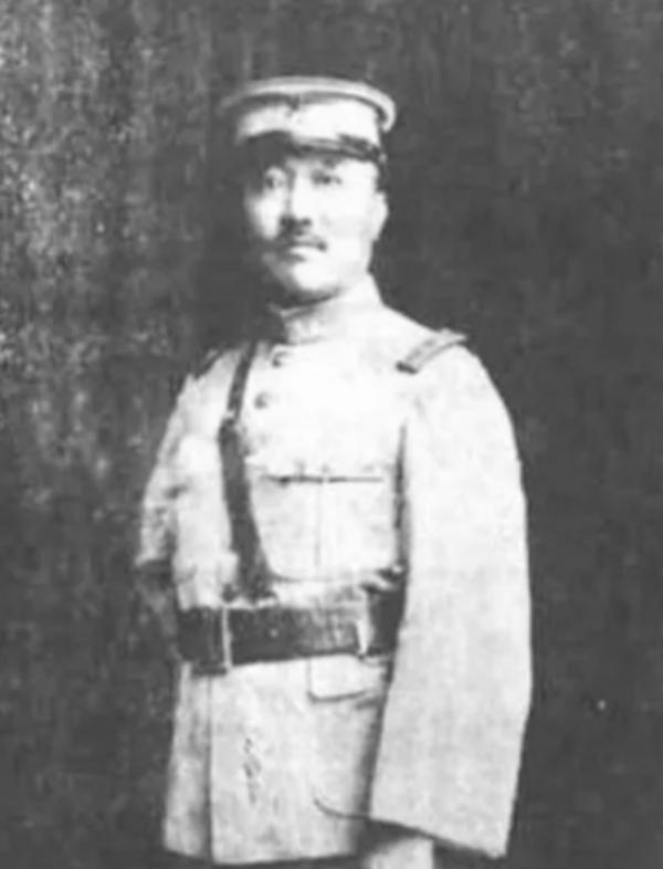 1938年，日军少将带16个军官视察伪军师长黄宇宙的队伍，期间，他感觉不对劲，正
