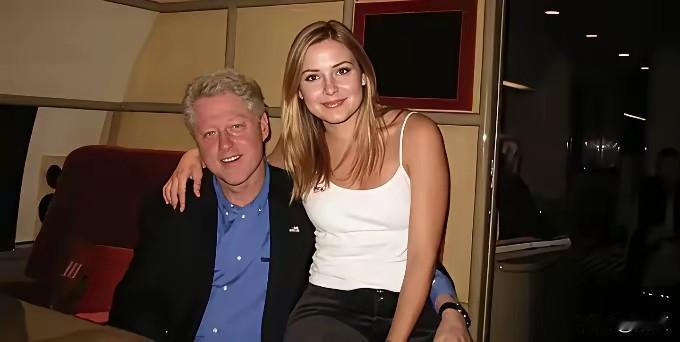 爱泼斯坦案曝光，最大的受害者不是克林顿，可能是马杜罗。目前，美国司法部解密部分