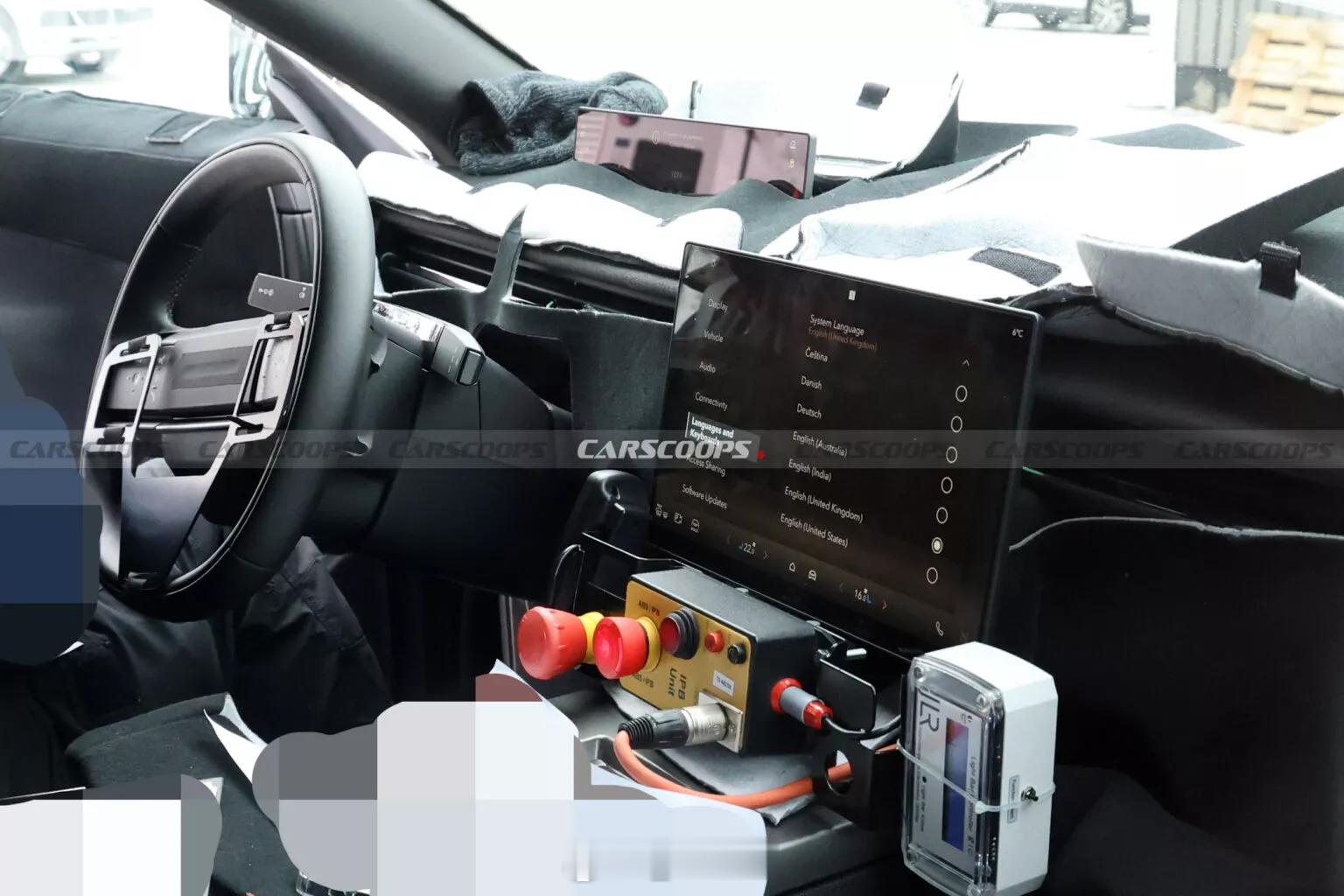 新路虎揽胜星脉内饰曝光图1至图3为新车外观谍照，图4至图5为新车外观渲染图，图