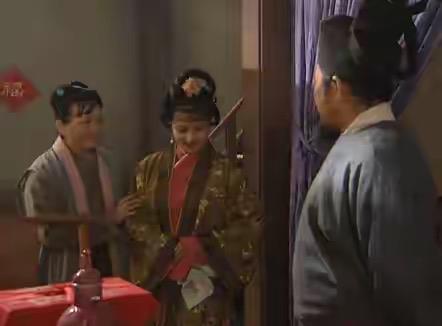 感觉《水浒传》比其它三部低了一档，为什么能列入四大名著？恰恰相反，《水浒》的