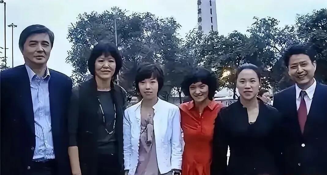 他们都是曾经的体坛巨星，能认出四位的绝对是超级体育迷了。我只认出了短头发比较高的