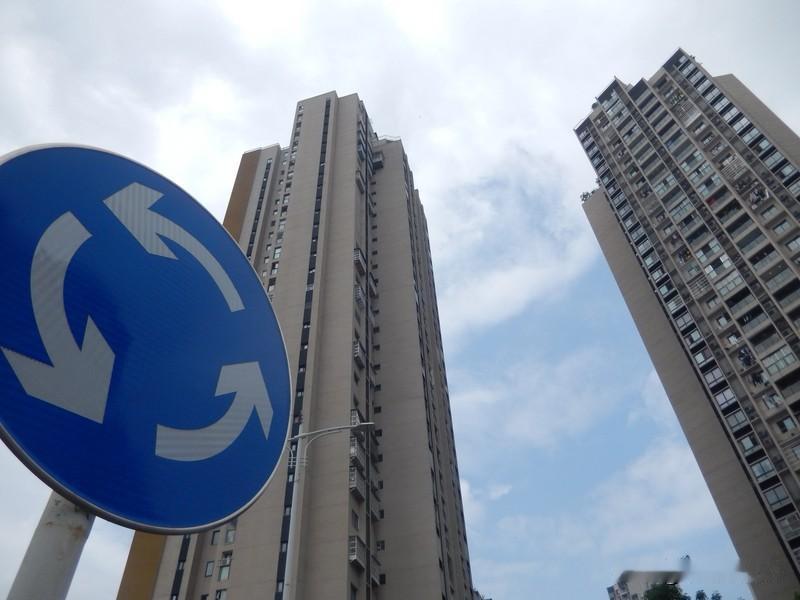 重新定价，重新生态化计算；房地产生态新格局；城市多种房地产建筑使用各有差别、消耗