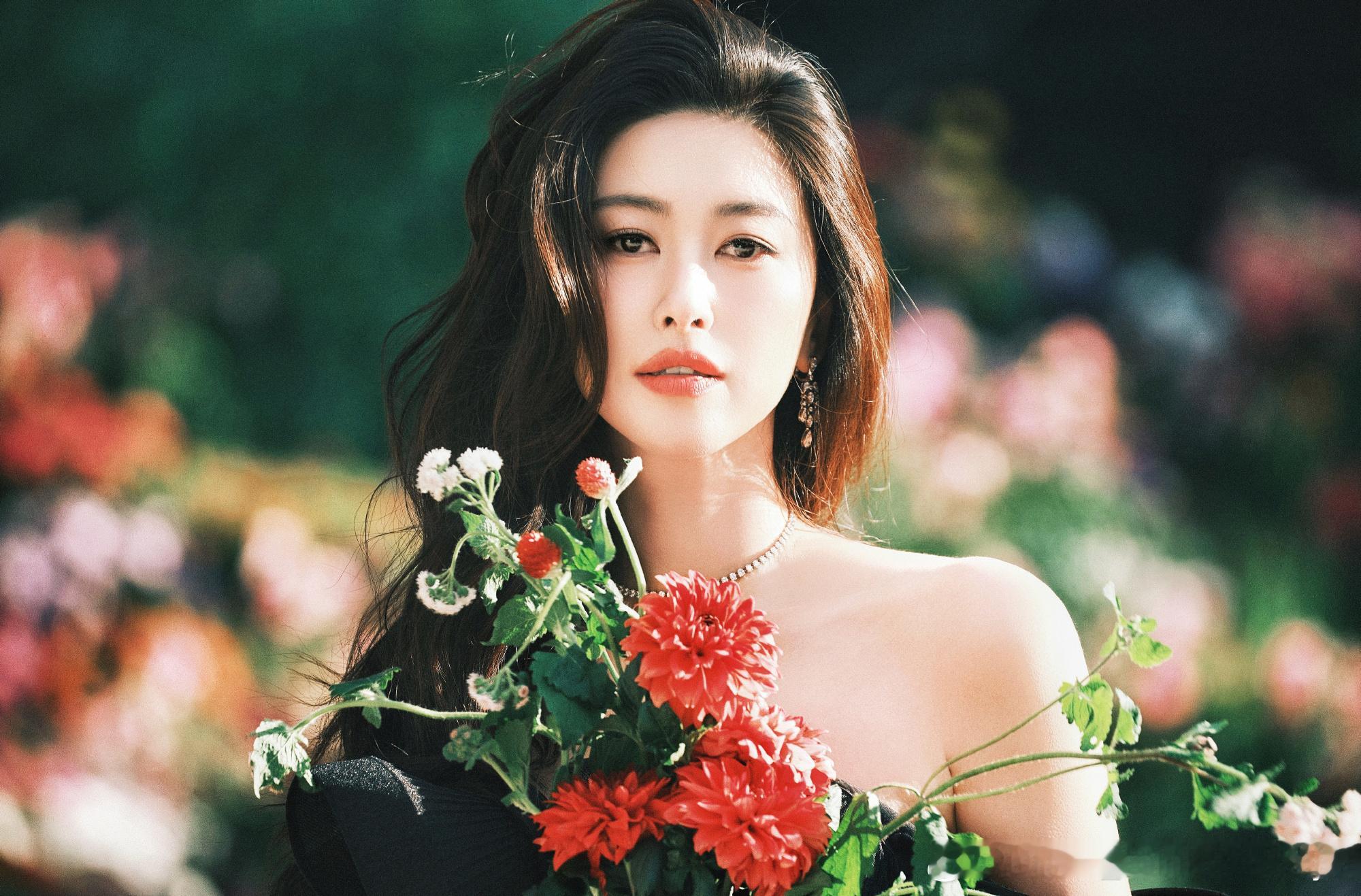 女演员只要有自己的风格，够自信，花期都不是问题！！朱珠谈女演员花期