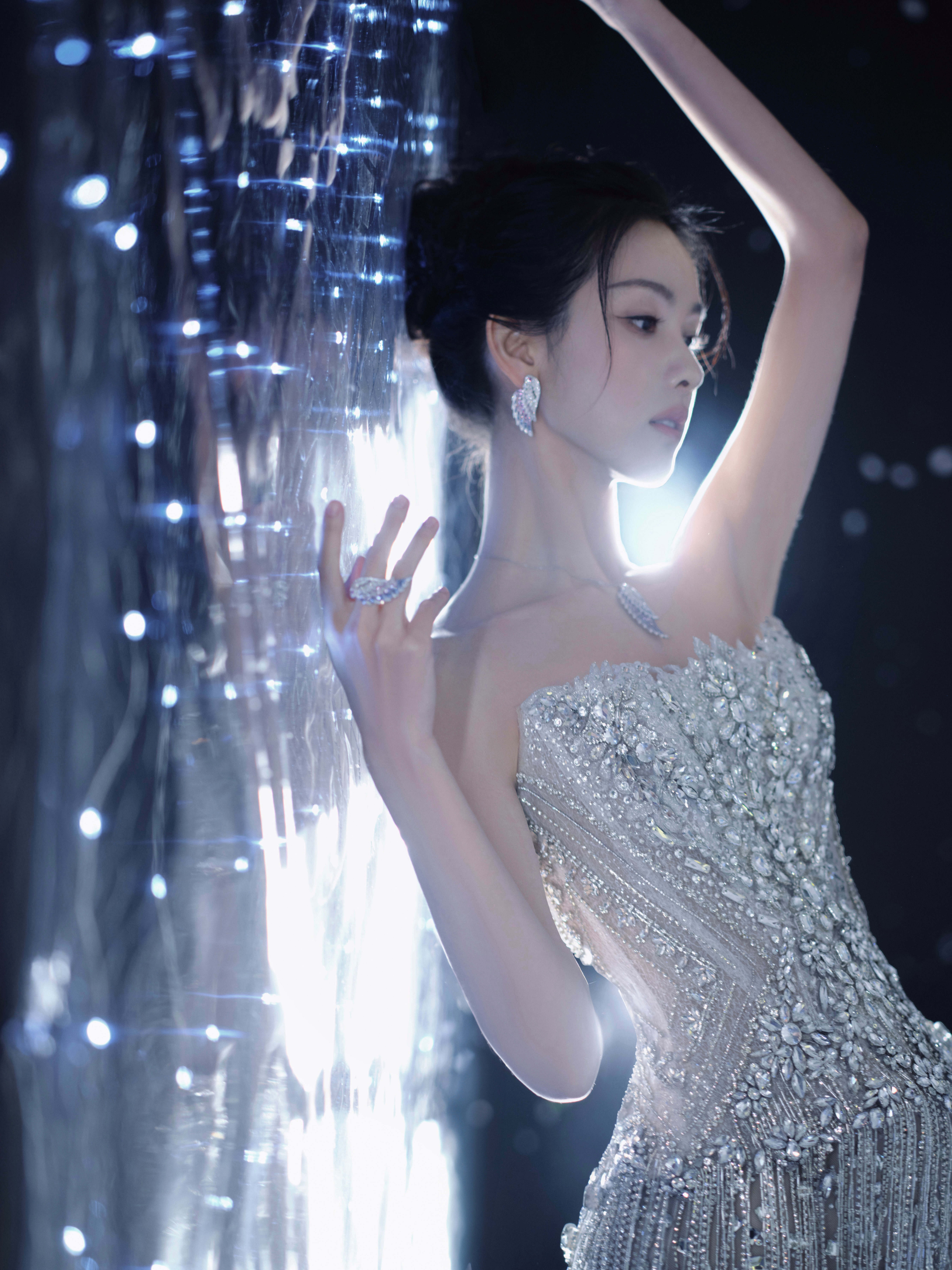 陈都灵腾讯视频星光大赏星光大赏出图❄️用各种形式，各种姿态，各种温度飘过银河、穿