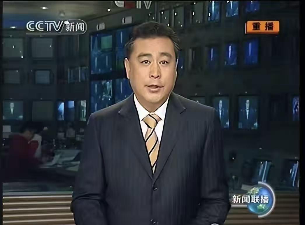 敬一丹追悼会结束不到24小时，张宏民却引发了热议！“央视一哥”张宏民送的挽联