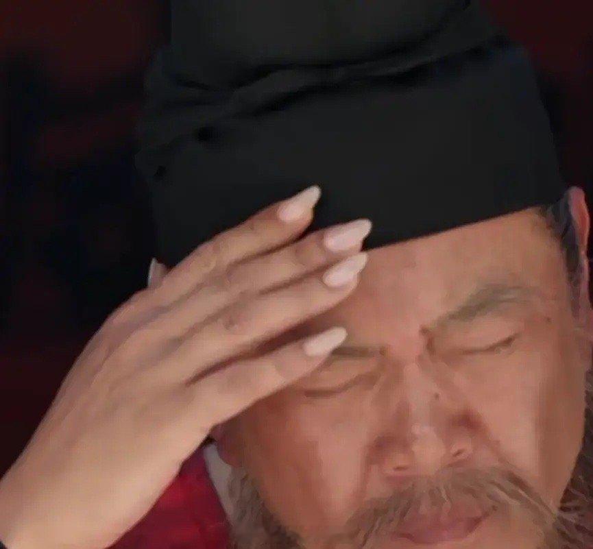 发现电视剧长安的荔枝里面的刺史怎么还做指甲贴片啊？刚想开喷，原来古画就是这样的！