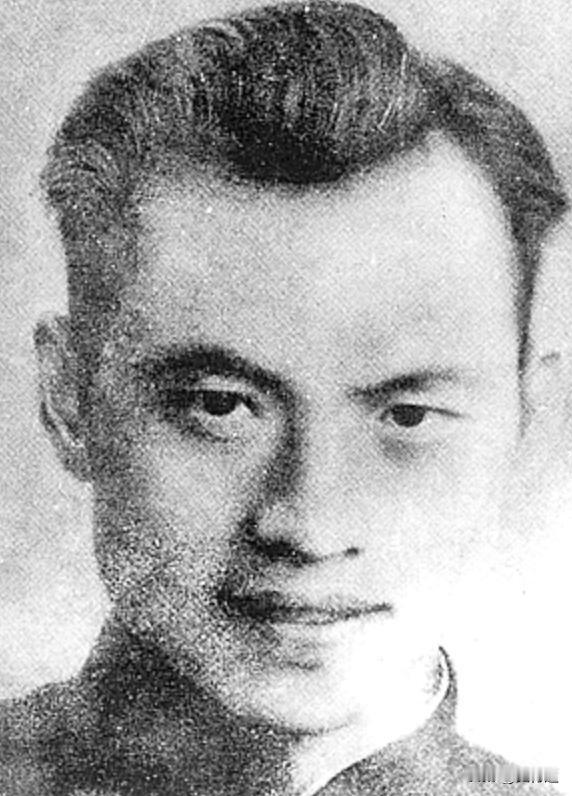 1948年许建业被捕，他被捕后，心急如焚，因为在他家床下的箱子里，还有一份重要名