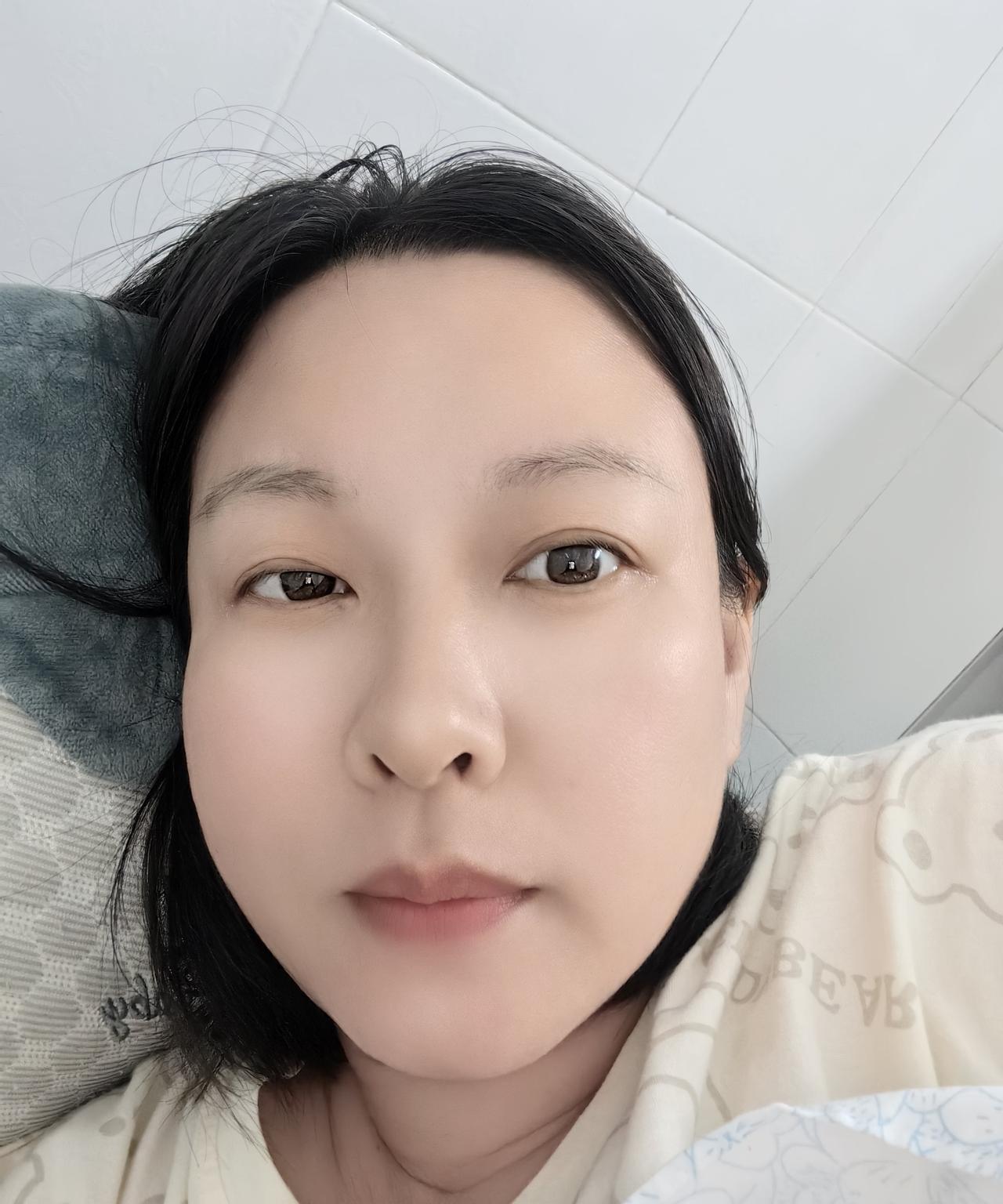 老公今天没有上班，因为台风的原因，他们公司今天规定不出勤。昨天下午我把瓶子拿去