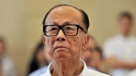 1996年，张子强绑架李嘉诚的儿子李泽钜，拿到了10亿的赎金，接着张子强的手下提