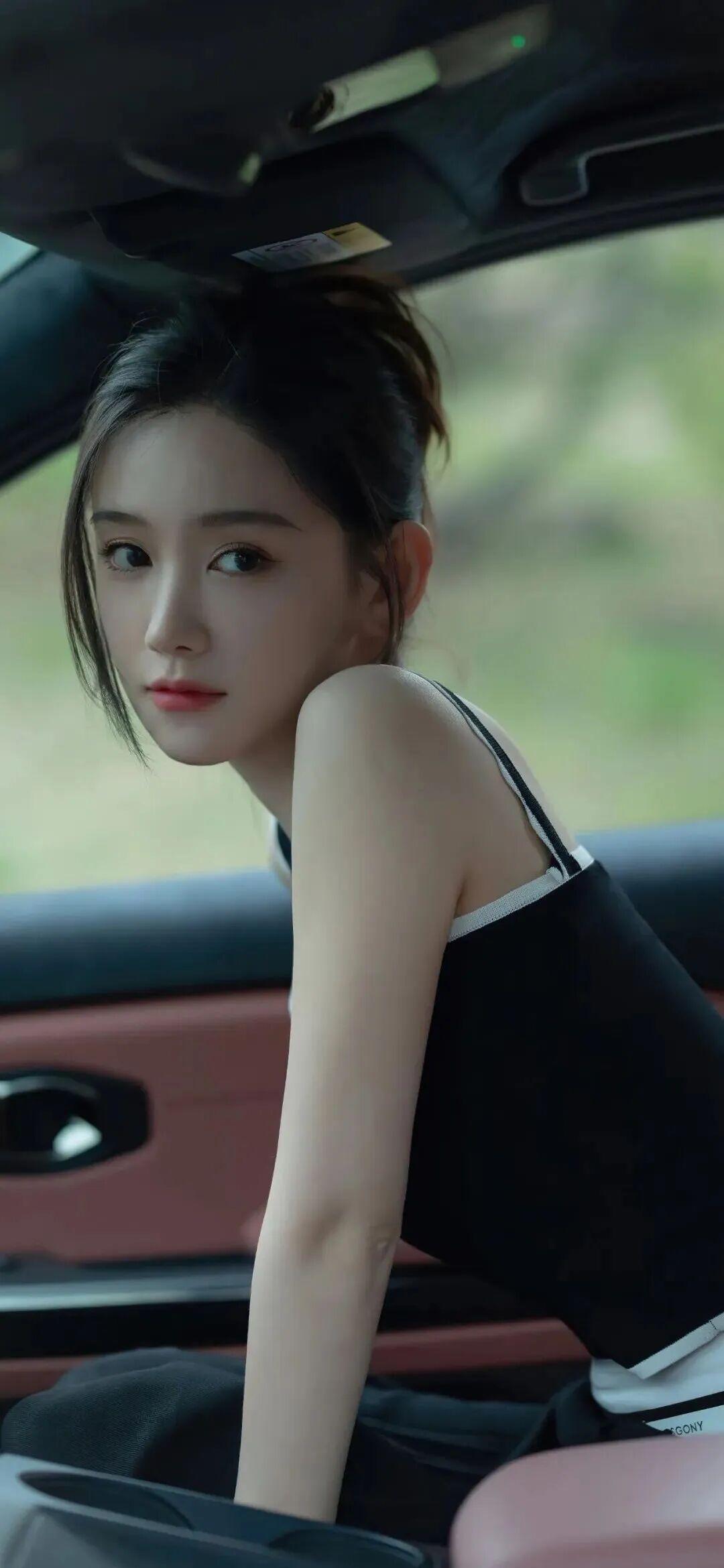 美女究竟能有多美美女究竟能有多美？你有没看到走不动路的美女？会忍不住的回头看吗？