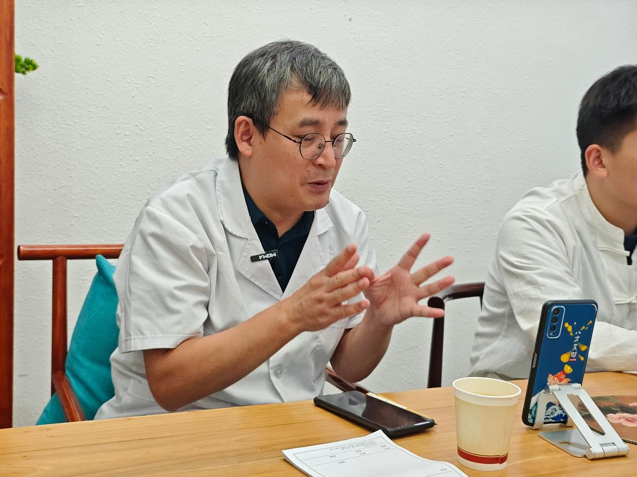 胆结石患者一定要看的。胆结石病人，医生劝您：别让治疗毁了您的生活！胆结石病人